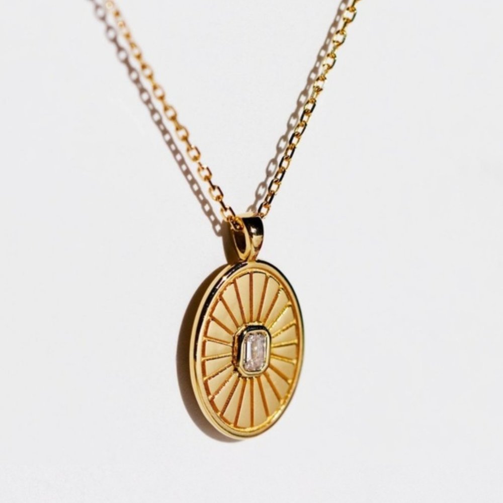 * ISO - Vrai Inner Truth Medallion Necklace *